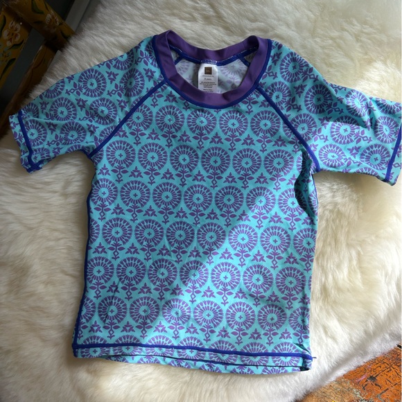 Tea Collection rash guard size 8 - Picture 1 of 3